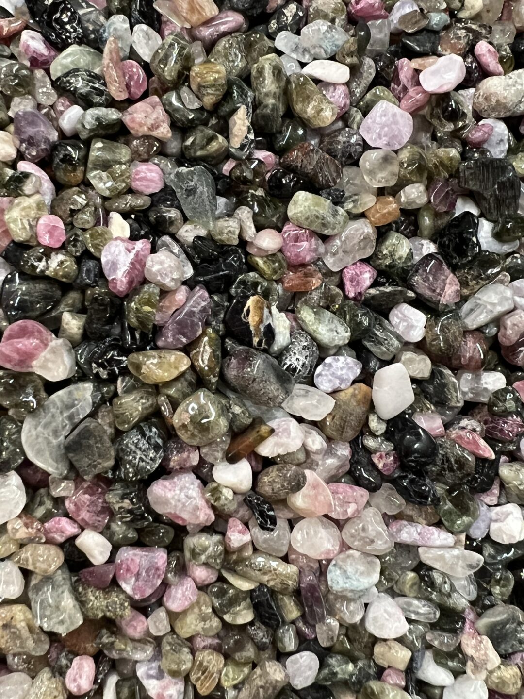CRYSTAL GRAVEL CHIPS – MIXED STONE